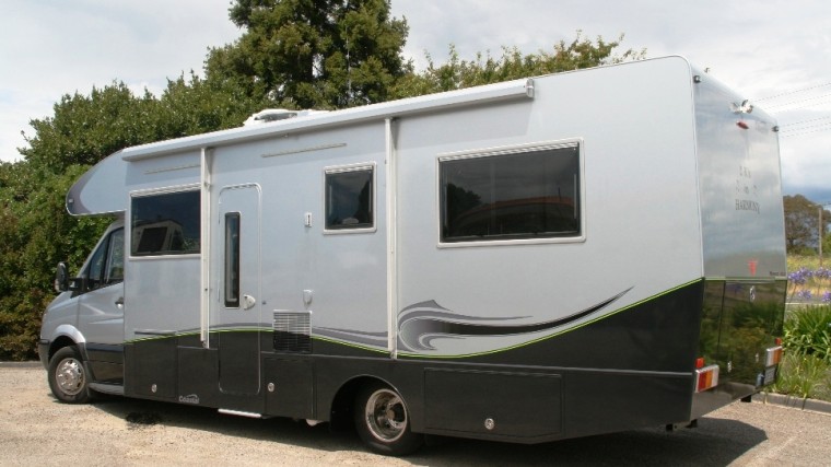 Coastal Grandelier Sporting a Cvana Awning