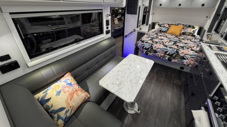 NEW HILLTOP FEATHERTOP 17'6" L-SHAPED LOUNGE CARAVAN