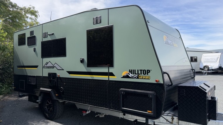 NEW HILLTOP FEATHERTOP 17'6" L-SHAPED LOUNGE CARAVAN