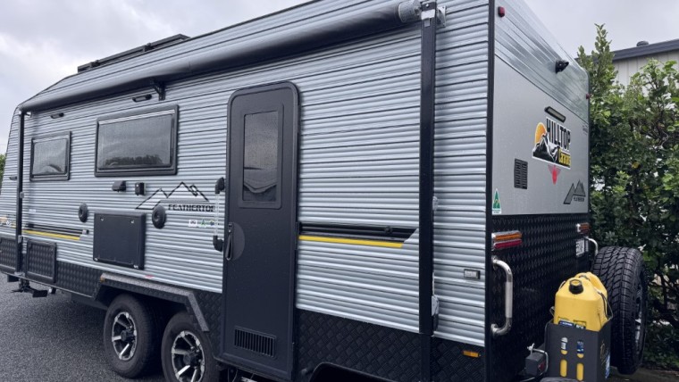 HILLTOP 2023 FEATHERTOP 19'6" CARAVAN SINGLE BED LAYOUT