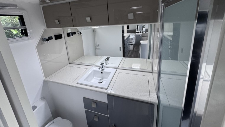 HILLTOP 2023 FEATHERTOP 19'6" CARAVAN SINGLE BED LAYOUT