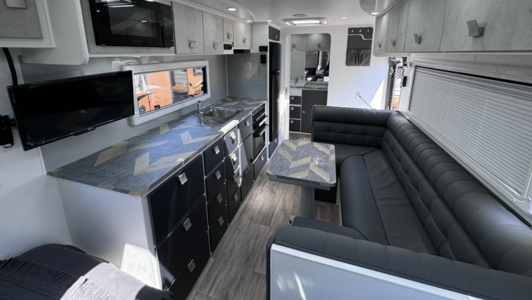NEW HILLTOP FEATHERTOP 19'6" SINGLE BEDS WITH CLUB LOUNGE CARAVAN