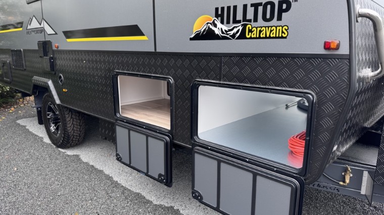 NEW HILLTOP FEATHERTOP 17'6" 2X SINGLE BED CARAVAN