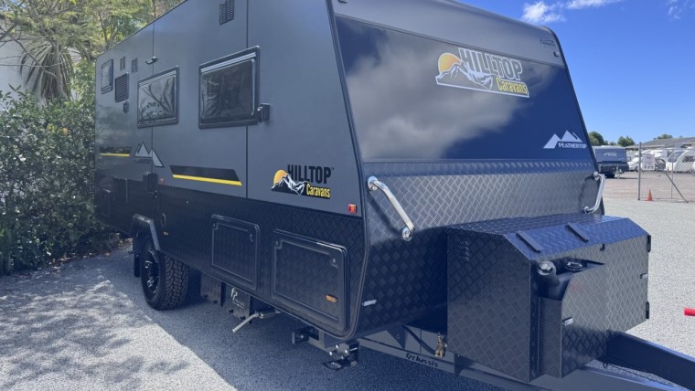 NEW HILLTOP FEATHERTOP 17'6" 2X SINGLE BED CARAVAN