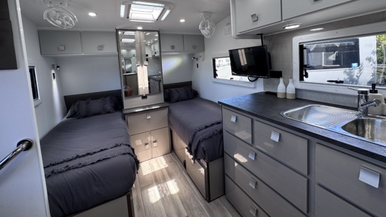NEW HILLTOP FEATHERTOP 17'6" 2X SINGLE BED CARAVAN
