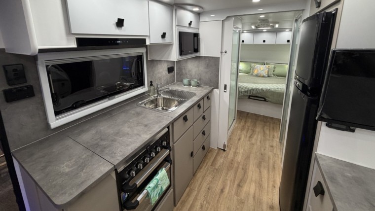 NEW HILLTOP 22FT THREDBO