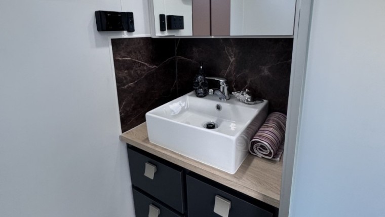 NEW HILLTOP 2024 THREDBO 23FT CARAVAN