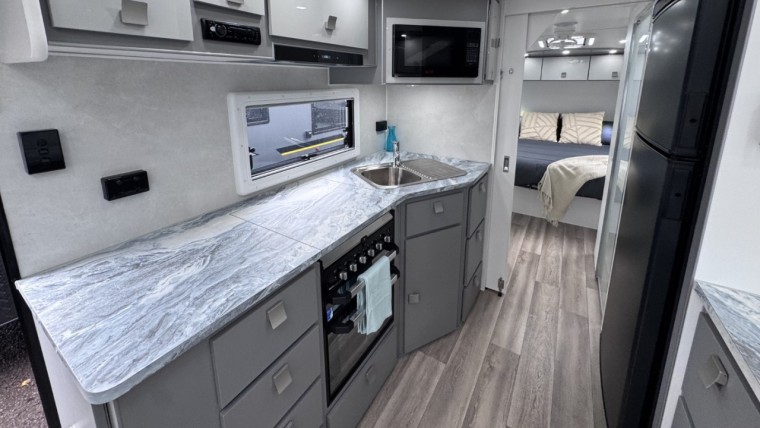 NEW HILLTOP THREDBO 23FT CARAVAN