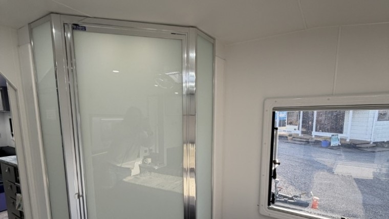 Shower NEW HILLTOP THREDBO 23FT CARAVAN