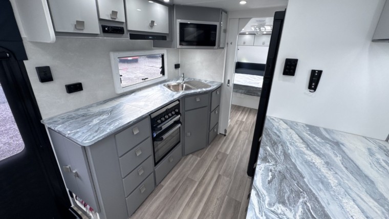 NEW HILLTOP THREDBO 23FT CARAVAN