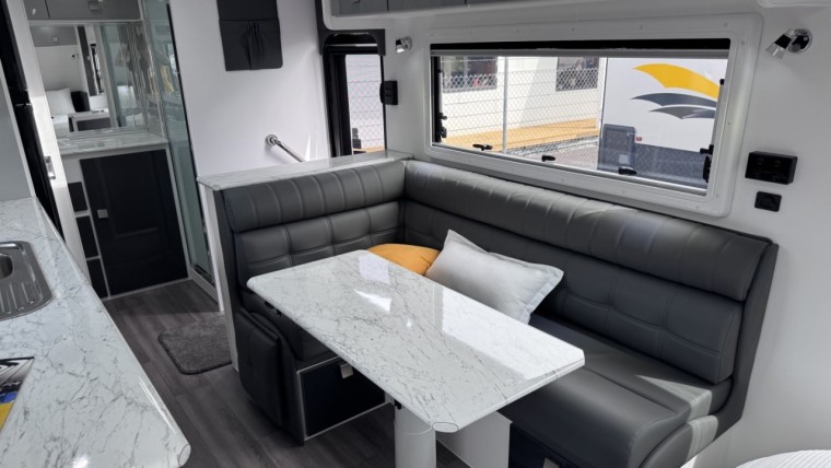 NEW HILLTOP FEATHERTOP 19'6" CARAVAN