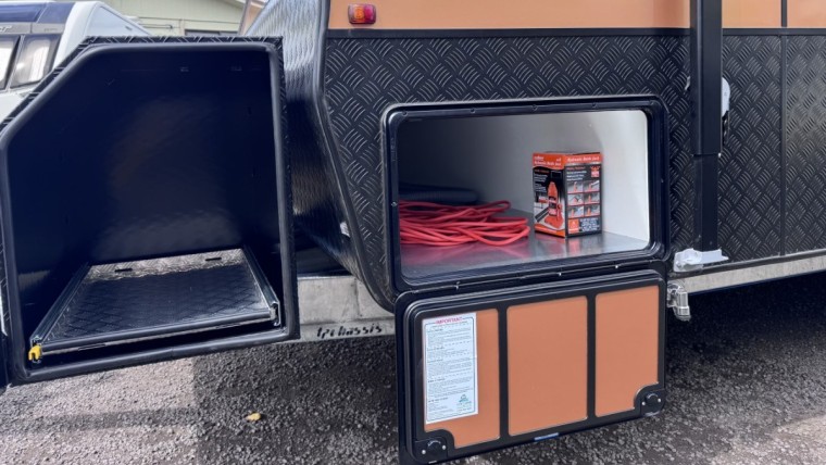 NEW HILLTOP FEATHERTOP 19'6" CARAVAN