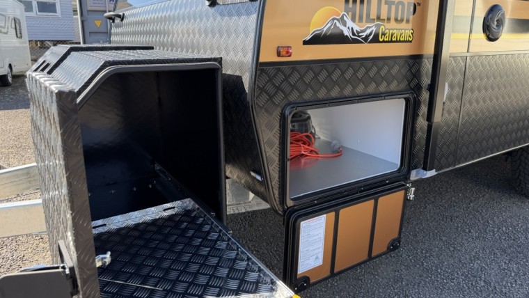 NEW HILLTOP FEATHERTOP 19'6" CARAVAN
