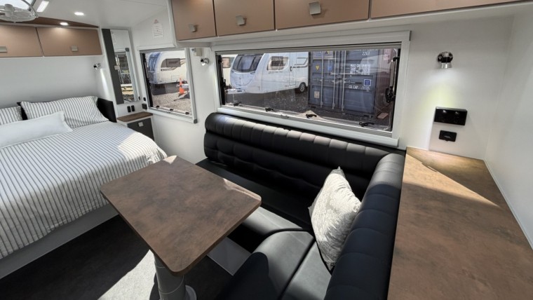 NEW HILLTOP FEATHERTOP 19'6" CARAVAN