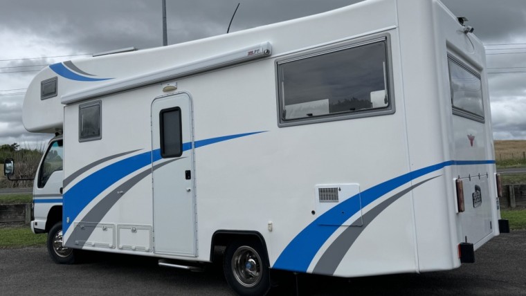 ISUZU 2008 NPR 300M MONACO