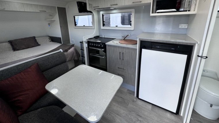 NEW AGE ROAD OWL 18' CARAVAN 2018
