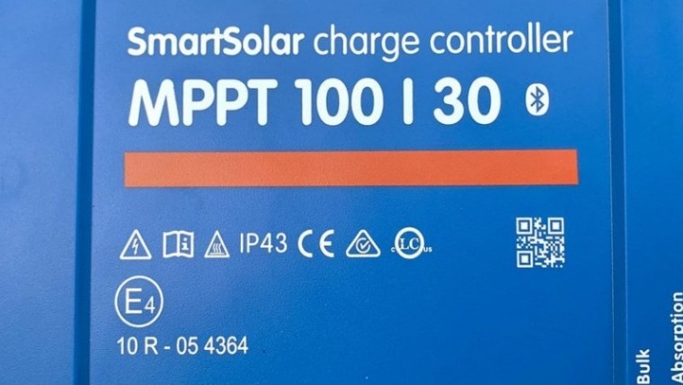 VICTRON SMARTSOLAR MPPT100/30 12/24V