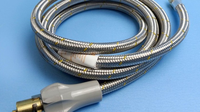 S/S FLEXIBLE HOSE 3M W/MALE BAYONET + HANDLE3/8