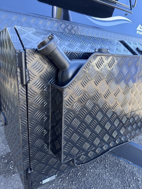 Diesel Tank with Cover