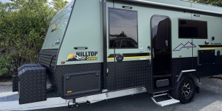 NEW HILLTOP FEATHERTOP 17'6" L-SHAPED LOUNGE CARAVAN