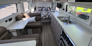 NEW HILLTOP FEATHERTOP 19'6" CARAVAN