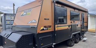 NEW HILLTOP FEATHERTOP 19'6" CARAVAN